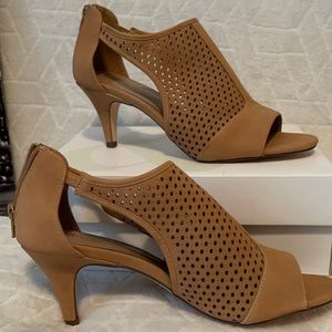 Style & Co Women Suede Shoe size 10 color tan zipper closure in back NWT